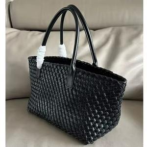 Sac à main tissé en cuir véritable de qualité supérieure pour femme, élégant, marron beige, avec poignée supérieure, fermeture éclair, résistant à l'eau, bandoulière réglable - Product Image 3