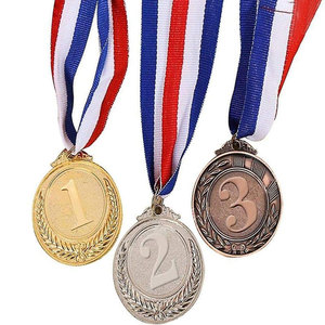 Ensemble de médailles de récompense avec ruban rayé patriotique, construction en acier haute résistance, gravure étanche, prêt pour les sports scolaires - Product Image 1