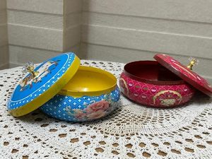 Hermoso Juego de Bandeja y Jarra Pichwai de Hierro Forjado a Mano de Jaipurios, 8 Pulgadas, Impresión UV, Regalo Corporativo de Lujo para Diwali - Product Image 2