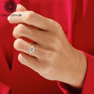 Bague de Fiançailles et d'Éternité Classique pour Femme Charm_Jewells en Argent Plaqué Or Rose 18K avec Moissanite Taille Coussin et Sertissage à Griffes IGI - Product Image 4
