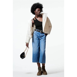 Chaqueta acolchada con capucha para mujer, abrigo corto grueso y cálido para invierno con cremallera y cordón ajustable - Product Image 4