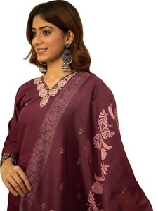 Ensemble 3 pièces Salwar Kameez traditionnel pour femme RN, coupe ajustée, longueur genou, en soie romaine violette, avec Kurta, pantalon et dupatta imprimé, tenue décontractée, Inde - Product Image 3