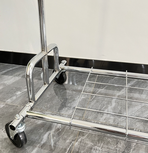 Porte-vêtements roulant robuste en acier inoxydable avec étagère inférieure en maille - Product Image 4
