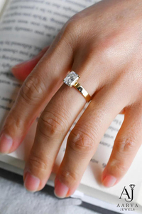 Bague en or jaune 14 carats avec diamant de laboratoire taille émeraude et moissanite, large alliance de fiançailles et de mariage pour femme - Product Image 4