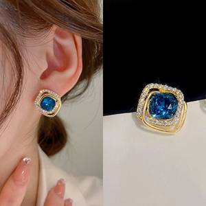 Pendientes de botón cuadrados chapados en oro rosa con piedra azul natural de corte cojín, unisex, clásicos, de lujo, para bodas, aniversarios, fiestas y uso diario. - Product Image 3
