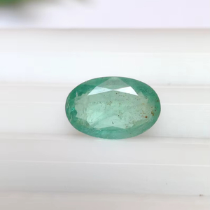 Pierre précieuse d'émeraude naturelle, pierre brute certifiée verte de qualité supérieure pour la fabrication de bijoux, certifiée par un tiers, taille ovale, taille libre, excellente qualité - Product Image 1