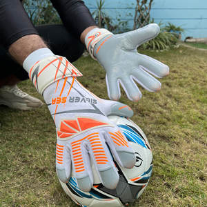 Gants de gardien de but SILVER SEA SPORTS sur mesure, haute qualité, en latex allemand, respirants, antidérapants, avec protection des doigts. - Product Image 2