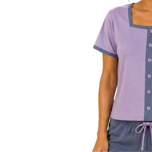 Conjunto de dos piezas de pantalones cortos para mujer, color lavanda y gris pizarra, top con cuello cuadrado y botones, estampado floral minimalista, ropa informal de verano de algodón para estar en casa - Product Image 3
