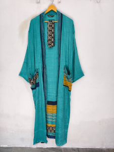 Robe en soie longue jusqu'aux chevilles pour elle, robe multicolores, robe de nuit, robe indienne vintage en soie recyclée, kimono en sari. - Product Image 2