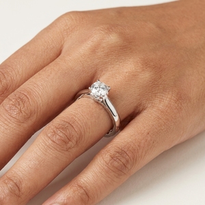 Bague de fiançailles classique pour femme avec diamant rond taille brillant de 1 carat en platine PT950 - Product Image 5