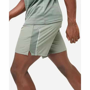 Conjunto Deportivo de Dos Piezas con Diseño Exclusivo: Chaqueta y Pantalones Cortos Cortavientos con Cierre Reflectante de Nailon - Product Image 3