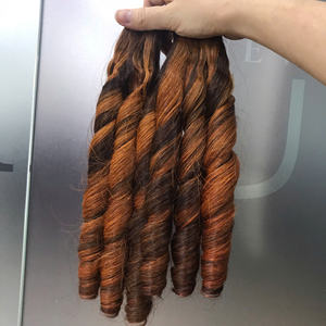 Prix de gros meilleure qualité Extensions de cheveux humains vietnamiens bouclés et rebondissants couleur piano Fournisseur de gros bon marché - Product Image 2