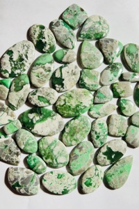 Trimurti Gems - Cabujón de Variscita Verde - Gema Natural con Matriz de Telaraña, Aspecto Turquesa, Piedra Suelta, Origen Rajasthan, Color - Product Image 3