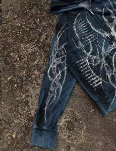 Sweat à capuche homme personnalisé en coton 100% molleton bouclette épais, broderie numérique, effet délavé, patch 3D et strass, idéal pour l'hiver - Product Image 3