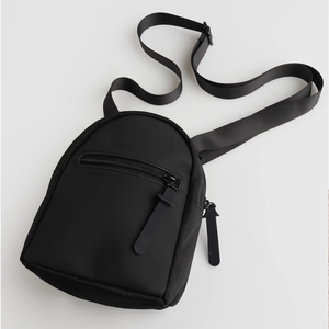 Sac bandoulière imperméable avec fermeture éclair sécurisée et options de personnalisation du logo - Product Image 1