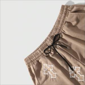 Pantalones Cortos Unisex Personalizados de Algodón Transpirable, Estilo Urbano, Ecológicos, de Secado Rápido, con Cordón y Patrón Bordado - Product Image 5