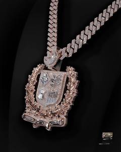 Pendentif Charme Moissanite Or Rose en Argent Sterling 925, Collier Médaille Bouclier Sertie de Pierres, Bijou Cadeau Personnalisé - Product Image 1