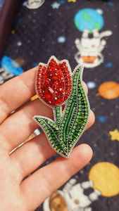 Broche Artesanal de Mariposa Arcoíris con Cuentas de Vidrio Bordadas a Mano, Pin de Solapa con Alas Vibrantes para Mujer, Decoración Creativa para Ropa - Product Image 5