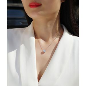 Collezione Afternoon Rose, Set di Collane con Pendente in Moissanite da 1, 2, 3 Carati, Argento Sterling 925 Placcato Platino, Catene Eleganti alla Moda - Product Image 4