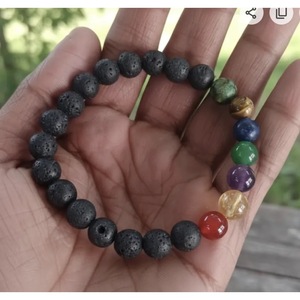 Bracelet de guérison en cristal artisanal avec perles de turquoise africaine 7 chakras - Vente en gros - Product Image 2