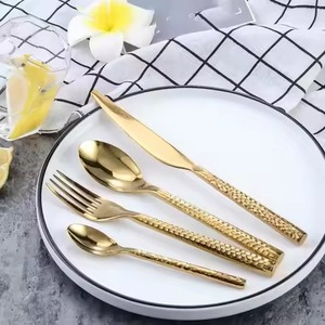 Ensemble de couverts en métal poli miroir, collection de cuillères, fourchettes et couteaux de qualité supérieure pour des expériences culinaires de luxe - Product Image 1