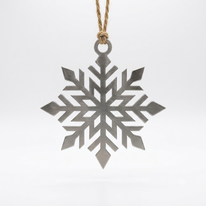 Ornement de Noël en métal argenté en forme de flocon de neige, décoration suspendue pour arbre, fait main, décoration d'hiver pour la maison - Product Image 1