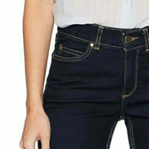 Shorts en jean décontractés et élégants pour femmes, taille haute, respirants, effet délavé, qualité supérieure, personnalisables, vente en gros - Product Image 6