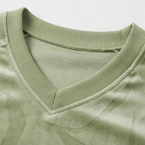 Conjunto de 2 Piezas para Mujer en Velour Verde Sólido, Top Corto con Cuello en V y Manga Larga, Shorts por Encima de la Rodilla, Estilo Casual Holgado para Primavera/Verano - Product Image 4