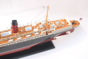 Modelo de Barco Transatlántico RMS LUSITANIA - Barco de Crucero de Madera GIA NHIEN CO. LTD CS0033P Hecho en Ho Chi Minh, Vietnam - Product Image 4