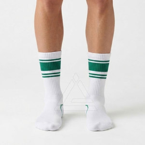 Chaussettes de cricket athlétiques légères et respirantes en tissu sportif, confortables pour l'entraînement et les matchs. - Product Image 2