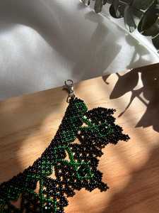 Collier UO en perles noires magnifiquement brodé à la main avec des perles de verre de haute qualité, idéal pour les tenues traditionnelles et les robes de soirée - Product Image 4