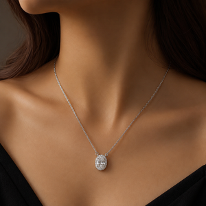 Collar con Colgante de Diamante de Corte Ovalado y Piedras Laterales – Elegante Diseño de Halo Brillante, Regalo Nupcial de Lujo, Joyería Fina Minimalista para Mujer - Product Image 1