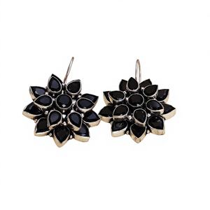 Boucles d'oreilles clous bohèmes en laiton plaqué argent oxydé avec onyx serti clos pour femme, cadeau de fête - Product Image 1