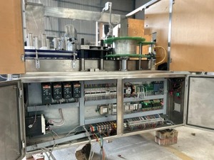 Machine d'étiquetage automatique électrique BOPP 120 BPM avec technologie laser et jet d'encre pour bouteilles en plastique - Product Image 2