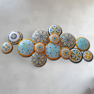 Arte de Pared Metálico Hecho a Mano, Platos Decorativos Circulares con Diseño Floral Mediterráneo, Juego de Varias Piezas para Decoración de Pared - Product Image 1