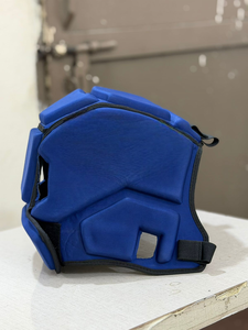 Casque de protection de football professionnel personnalisé avec logo, modèle Guardian 2.0, respirant, rembourré, en mousse ABS EVA, double visière, pour jeunes - Product Image 3