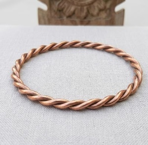 Brazalete de Cobre Artesanal Unisex con Detalles Grabados, Brazalete de Cobre de Calibre Grueso para Uso Diario - Product Image 5