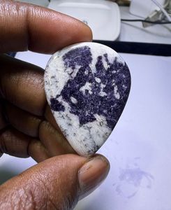 พลอยเลพิโดไลต์ธรรมชาติคุณภาพสูง รูปทรงผสม ขายส่งจำนวนมาก สำหรับทำต่างหูเงินทำมือ - Product Image 2