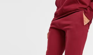 ชุดวอร์มฮู้ดดี้สีเบอร์กันดีสำหรับผู้ชาย – ชุดเสื้อสเวตเชิ้ตและกางเกงจ็อกเกอร์แบบเรียบ พร้อมโลโก้สั่งทำ ชุดลำลองสำหรับเล่นกีฬาแบบสองชิ้น - Product Image 4