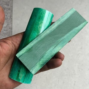 Plaques d'os teintées de qualité supérieure pour la fabrication de manches de couteaux - Product Image 1