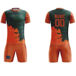 Ensemble d'uniformes de football pour hommes, vente en gros, sublimation personnalisée, manches courtes, respirant, séchage rapide, haute qualité, service OEM - Product Image 1