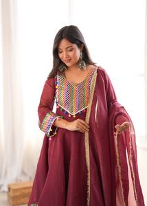 Presentamos para esta temporada de bodas nuestro nuevo traje Salwar Tulip Farshi de diseñador con top acampanado reversible y elástico para Diwali. - Product Image 5