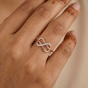 Exquisito Anillo de Oro Rosa con Diamante Natural de 0.07 Quilates, Corte Brillante Redondo, Color HI, Claridad VS SI, Certificado IGI, para una Belleza Eterna - Product Image 1