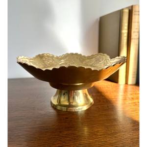 El tazón de latón para servir no es solo un utensilio, sino un símbolo de elegancia en la gastronomía india. - Product Image 6