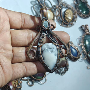 Pendentif en opale dendritique faite à la main, en alliage d'argent Tai, enveloppé de fil, pierre précieuse naturelle blanche, classique, pour enfants, thème hindouisme, vente en gros - Product Image 1