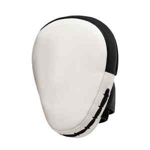 Diseña tus propios focus pads de cuero con el logo OME para boxeo. - Product Image 4