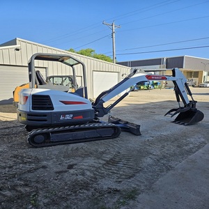 Miniexcavadora hidráulica auxiliar práctica Bobcat E32 adaptable para la mejora de terrenos agrícolas y la reparación de caminos rurales - Product Image 1