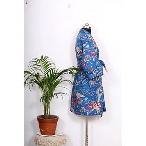 Kimono élégant pour femme, robe courte en soie confortable, col en V, fermeture à cordon, design patchwork, respirant, doux, séchage rapide, tricoté - Product Image 3