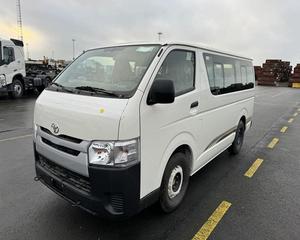 Minivan Hia-ce Usada de 14 Asientos en Venta - Product Image 1