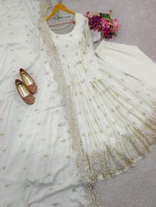 Vestido de seda chinon con bordado de diseñador y trabajo de lentejuelas de 5 mm, con pantalón de seda butter y dupatta de seda chinon, conjunto listo para usar. - Product Image 6
